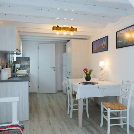 Afroditi Lejlighed *